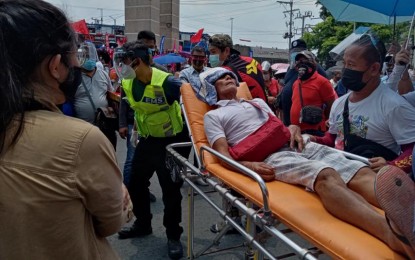 <p>LABOR DAY RALLY. Amid the afternoon heat and an estimated crowd of 2,000 at Mabuhay Rotonda in Quezon City on Saturday (May 1, 2021), this 65-year-old man fainted but later regained consciousness. Militant groups held the demonstration at the famous landmark in celebration of Labor Day, after they were dispersed by the Manila police from Liwasang Bonifacio. <em>(Photo courtesy of Radyo Pilipinas)</em></p>