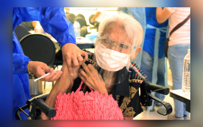 Woman, 98, gets vaccinated with daughter, 61, in CDO