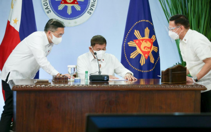<p><strong>SINOPHARM WITHDRAWAL.</strong> President Rodrigo Roa Duterte discusses matters with Health Secretary Francisco Duque III and Senator Christopher Lawrence Go during his talk to the people at the Malago Clubhouse in Malacañang Park, Manila on Wednesday night (May 5, 2021). Duterte said he ordered the withdrawal of Sinopharm vaccines, citing the lack of emergency use authorization from local regulators. <em>(Presidential photo by Simeon Celi)</em></p>
