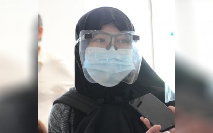 <p><strong>BLESSED.</strong> Arriffah Nangco Areffuddin, a 25-year-old nurse in Parañaque City, gets her first dose of the Sputnik V jab on Thursday (May 6, 2021). She said it is her way of helping the country beat Covid-19.<em> (PNA photo by Avito Dalan)</em></p>