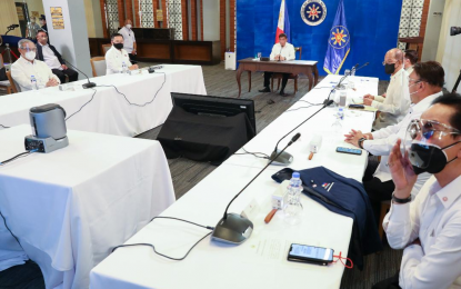 <p>President Rodrigo Duterte and Cabinet members <em>(Presidential Photo)</em></p>