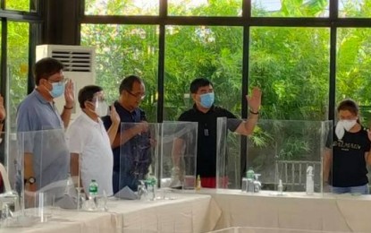 <p>Local government officials and other leaders belonging to the PDP-Laban Bulacan Chapter on Friday unanimously passed a resolution expressing “strong disapproval” to Senator Emmanuel Pacquiao’s public statements against PDP-Laban Party Chairman, President Rodrigo R. Duterte. (<em>Contributed photo</em>)</p>