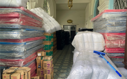 <p><strong>DONATIONS.</strong> The Office of Civil Defense delivers Covid-19 essentials at the Ilocos Norte Provincial Capitol on Tuesday (May 11, 2021). The first batch of delivered items includes 1,200 KN95 masks, 1,000 boxes surgical face masks, 1,000 medical gloves, 1,200 medical shoe covers, head covers, face shields, disposable surgical gowns, and 1,000 gallons of alcohol. (<em>PNA photo by Leilanie G. Adriano</em>) </p>
