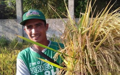 <p><strong>FARMER AWARDEE</strong>. Farmer Rehuel Almores of San Jose de Buenavista shows his newly-harvested palay which made won him the Department of Agriculture's Masaganang Ani award last year. Almores said on Thursday (May 13, 2021) that farmers have to work hard and not just be contented with how much harvest they could have for per cropping. <em>(Photo courtesy of Rehuel Almores)</em></p>