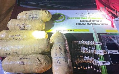 <p><strong>SEIZED</strong>. The dried marijuana leaves and extract/liquid marijuana seized from two suspects in an entrapment operation in Baliwag, Bulacan on Friday night (May 21, 2021). The marijuana was valued at PHP930,000. <em>(Photo by PDEA-3)</em></p>
