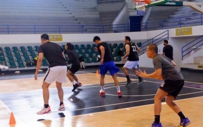 <p><strong>TRAINING CAMP.</strong> TNT Tropang Giga players do warmup exercises at the Laoag Centennial Arena in Ilocos Norte on Saturday (May 22, 2021). Sister team Meralco is also in Laoag City to prepare for the Philippine Basketball Association 46th season. <em>(Photo courtesy of PBA Images)</em></p>