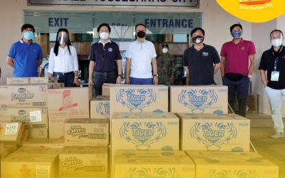 <p><strong>PANDEMIC SUPPORT.</strong> Rise Against Hunger and Pilipinas Kontra Gutom, with Cabinet Secretary and Task Force Zero Hunger head Karlo Nograles (3rd from left), bring assorted food items in Tuguegarao City early May 2021. The delivery will be distributed among Covid-19 patients staying in isolation facilities. <em>(Photo courtesy of Kain Nation: Zero Hunger PH Facebook)</em></p>