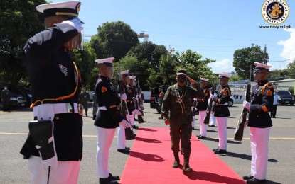 <p><strong>MEETING THE TROOPS.</strong> AFP chief, Gen. Cirlito Sobejana, is given the arrival honors during his visit to the Philippine Navy at the Bonifacio Naval Station in Taguig City on Tuesday (May 25, 2021). Sobejana urged military personnel to use all available assets and resources in securing the country's interests. <em>(Photo courtesy of Naval Public Affairs Office)</em></p>