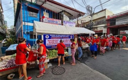 <p><strong>BARANGAY PROJECT.</strong> Manila’s Barangay 306 in Quiapo District, in celebration of the birthday of its chair, Joey Uy Jamisola, gives out free food items in exchange for recyclable materials in this May 2021 photo. Community pantries are being organized nationwide to help residents cope with economic hardships amid the Covid-19 pandemic. <em>(Photo courtesy of Manila-PIO)</em></p>