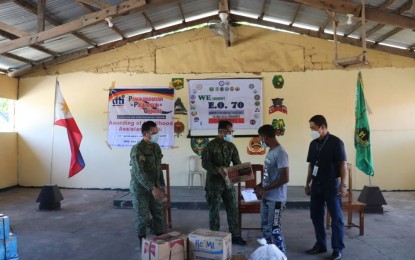 <p><strong>LIVELIHOOD ASSISTANCE</strong>. Photo shows one of the 21 former rebels who received livelihood kits from the Department of Trade and Industry (DTI) at the headquarters of the 91st Infantry (Sinagtala) Battalion (91IB) of the Philippine Army in Barangay Calabuanan, Baler, Aurora on Thursday (May 27, 2021). The assistance was under the DTI’s “Pangkabuhayan para sa Pagbangon at Ginhawa” program, in partnership with the 91IB. <em>(Photo courtesy of the Army's 91IB)</em></p>