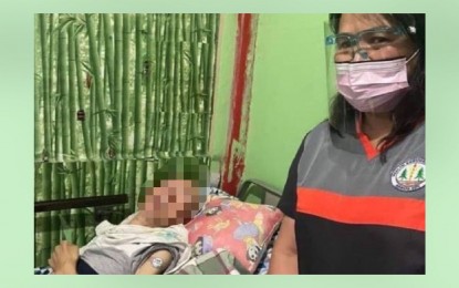 <p><strong>MOBILE VAX</strong>. Dr. Celia Flor Brillantes (right), assistant health officer of Baguio City, on Wednesday (May 26, 2021) visits a bedridden patient at his residence to administer the coronavirus disease 2019 vaccine. The city government has launched mobile vaccination for senior citizens and persons with comorbidities who are bedridden. (<em>Photo courtesy of Baguio City Health Services Office</em>)  </p>