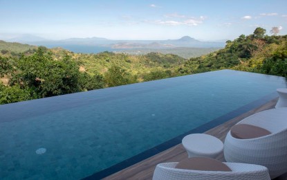 <p>Infinity pool with a view of Taal at Narra Hill, an Airbnb listing Batangas.<em> (Photo courtesy of Narra Hill/Airbnb website)</em></p>