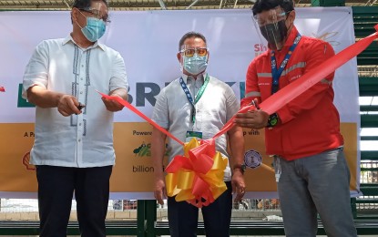 <p><strong>PLASTIC GARBAGE FOR ECOBRICKS.</strong> Macabalan barangay chairperson Norbel Saa (left) cuts the ceremonial ribbon during the soft launching of the ecobrick hub in Barangay Macabalan on Saturday (May 29, 2021) with Leland George Llamazares (right), terminal operations manager of the Pilipinas Shell Northern Mindanao import facility in Cagayan de Oro. With them was Reynaldo Digamo (center), Environmental Management Bureau-10 regional director. <em>(PNA photo by Jigger Jerusalem)</em></p>