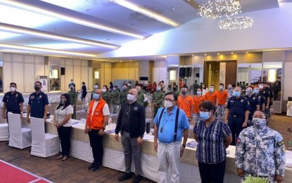 <p><strong>AUGMENTATION</strong>. A simultaneous MOU signing, and send-off and orientation for uniformed medical personnel held in this city on Monday (May 31, 2021). The medical personnel will augment the manpower of hospitals in Iloilo City to cater to Covid-19 patients.<em> (PNA photo by NTF WV)</em></p>