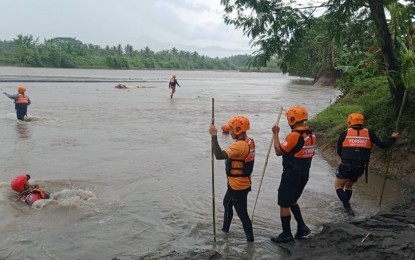 <p><strong>RETRIEVAL OPS.</strong> Teams from South Cotabato Search and Rescue in Norala, South Cotabto conduct retrieval operations on Wednesday (June 2, 2021). Malacañang called on the public, especially those who will be directly affected by Tropical Storm “Dante”, to stay vigilant and coordinate with their local disaster management offices. <em>(Courtesy of PDRRMO South Cotabato)</em></p>