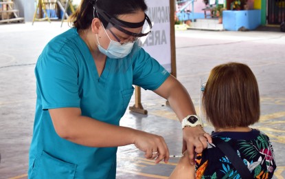 <p><strong>VAX JAB</strong>. A health worker administers on Thursday (June 3, 2021) the Covid-19 vaccine to a resident in Dumaguete City. Local government units in Negros Oriental have now moved to priority sector A2 covering the senior citizens in the government’s inoculation rollout. <em>(Photo from the Lupad Dumaguete's Facebook page)</em></p>