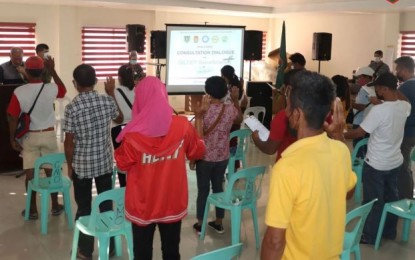 <p><strong>OATH OF ALLEGIANCE.</strong> Residents of Barangay Pinapugasan in Escalante City, Negros Occidental take an oath and affirm their commitment and allegiance to support the government in its campaign to end insurgency during the consultation-dialogue held on June 4, 2021 at the City Hall. They have been identified as beneficiaries of PHP1 million worth of consumer store package under the Department of Labor and Employment Integrated Livelihood and Emergency Employment Program. <em>(Photo courtesy of 79th Infantry Battalion, Philippine Army)</em></p>