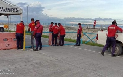 <p><strong>SEALED</strong>. Traffic enforcers install a barricade at a portion of Payapay Coastal Road in Tacloban City in this June 8, 2021 photo. The city government here has closed two major alternative roads as one of the measures to contain the spread of coronavirus disease 2019. <em>(Photo courtesy of Tacloban city government)</em></p>