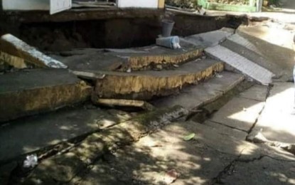 <p><strong>SINKING</strong>. Soil depression damaged a house in Barangay Igmasandig of Valderrama, Antique on June 10, 2021. Valderrama Mayor Mary Joyce Roquero, in an interview Friday (June 11, 2021) said they already evacuated 50 families because of the danger. <em>(Photo courtesy of Boss Patrol/Jhie Zerrudo)</em></p>