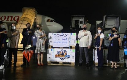 <p><strong>HUGE STEP VS. COVID-19</strong>. Secretary Carlito Galvez, Jr., National Task Force Against Covid-19 chief implementer, Health Secretary Francisco Duque, Chief of Presidential Protocol Robert Borje welcome the arrival of 2.28 million doses of Pfizer-BioNTech vaccines from COVAX Facility at the NAIA Terminal 3 on Thursday night (June 10, 2021). They were joined by World Health Organization Representative to the Philippines, Dr. Rabindra Abeyasinghe, German Ambassador Anke Reiffenstuel, and US Embassy Chargé d'Affaires John Law. (<em>PNA photo by Joey Razon</em>)</p>
