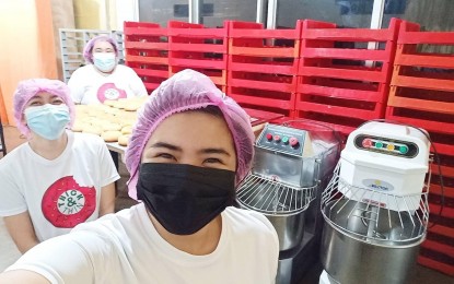 <p><strong> LADY ENTREPRENEURS. </strong>The Cafirma sisters behind the bestselling "Thick & Thin" doughnuts in Ilocos Norte. They cook doughnuts daily targetting millennials as customers. (<em>Photo courtesy of Elizsa Gayle Cafirma Facebook Page</em>) </p>