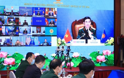 <p>Vietnamese Minister of Defense Phan Văn Giang addresses the meeting. (<em>Photo courtesy of VNA/VNS</em>) </p>