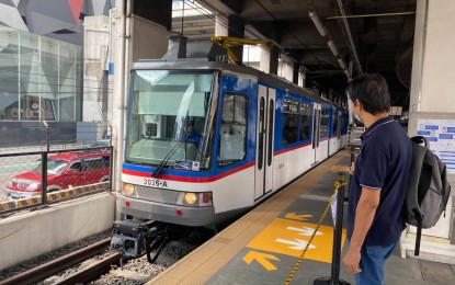 <p>A passenger waiting to board an MRT-3 train. <em>(PNA photo)</em></p>