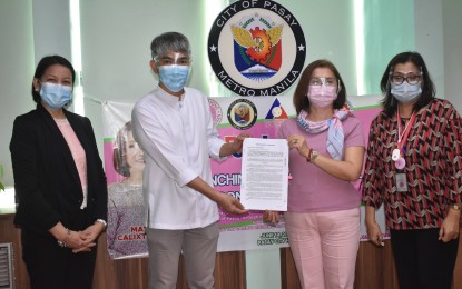 <p><strong>JOBSTART PH.</strong> (From left) Pasay Public Employment Services Office head Filipinas Rhona Sampang, Department of Labor and Employment-National Capital Region Assistant Director Russel Jallorina, Pasay Mayor Emi Calixto-Rubiano and DOLE Makati-Pasay Field Director Oliva Obrero Samson launch the city’s JobStart Philippines program at the Pasay City Hall on June 14, 2021. The program will provide paid skills trainings and internships for job hunters aged 18 to 25. <em>(Photo courtesy of Pasay-PIO)</em></p>