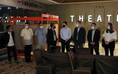 <p><strong>INSPECTION</strong>. Israeli health experts inspect the vaccination hub set up at the Solaire Theatre in Parañaque City on Wednesday (June 23, 2021). National Task Force Against Covid-19 chief implementer Secretary Carlito Galvez Jr. (4th from left), Presidential Spokesperson Harry Roque (3rd from left), and deputy chief implementer Vivencio Dizon (left) met with the group during the activity. <em>(PNA photo by Joey O. Razon)</em></p>