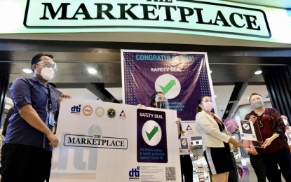 <p><strong>SAFETY SEAL</strong>. The Marketplace, Robinsons Galleria officials receive the safety seal from DTI-7 regional director Ma. Elena Arbon (rightmost) in a simple ceremony on Wednesday (June 23, 2021). The other recipients of the anti-Covid-19 good housekeeping badge were Cebu Link Joint Venture for its Cebu-Cordova Link Expressway project, Bruno’s Barbers at SM City Cebu, and the Bai Hotel in Mandaue City.<em> (Photo courtesy of DTI-7)</em></p>