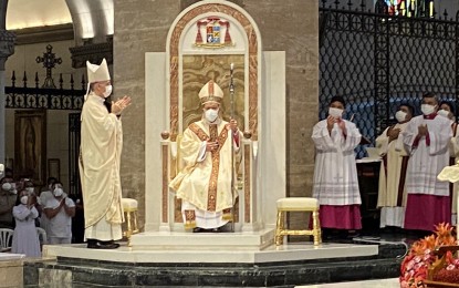 <p>Manila Archbishop Jose Cardinal Advincula (center) <em>(File photo)</em></p>