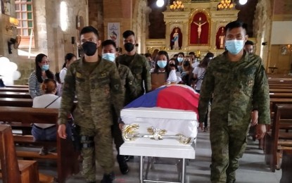 <p><strong>LAST RESPECTS</strong>. Troops of the Philippine Army carry the casket of their fallen comrade, Cpl. Rodney Luces, going to his final resting place at Alimodian Public Cemetery in Iloilo Province on Thursday (June 24, 2021). Luces died during an encounter with CPP-NPA terrorists in Himamaylan City, Negros Occidental last June 9. <em>(Photo courtesy of 3rd Infantry Division, Philippine Army)</em></p>