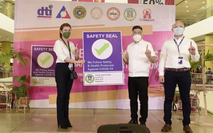 <p><strong>SAFETY SEAL CERTIFICATION</strong>. The 'Safety Seal' is awarded to SM regional manager for operations Lea Sta. Ana (left) and SM City San Jose del Monte mall manager Jose Mari Emmanuel Correa (right) by Mayor Arthur Robes on Thursday (June 24, 2021). The safety seals given to SM and its business partners show their adherence to government-mandated protocols against Covid-19. <em>(Photo by Manny Balbin)</em></p>