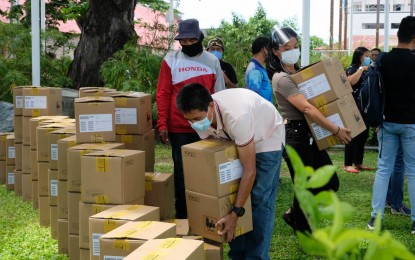 <p><strong>TABLETS FOR LEARNERS</strong>. Mobile tablets are set to be distributed to Ilocos Norte learners to aid them in their research works. On June 23, personnel from the Burgos wind farm turned over 862 tablets to the Ilocos Norte government as part of the company's corporate social responsibility program. (<em>Photo courtesy of the Provincial Government of Ilocos Norte</em>) </p>