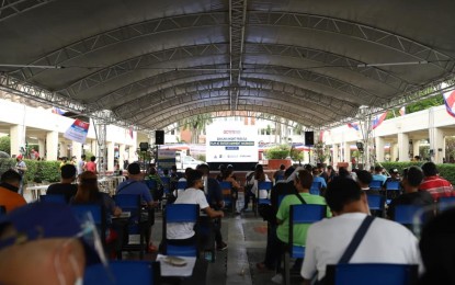 <p><strong>SHOWBIZ SET.</strong> Film and entertainment industry workers, part of the A4 priority group, line up for Covid-19 vaccines at the Quezon City Hall on Thursday night (June 24, 2021). About 500 were inoculated as Mayor Joy Belmonte said it is fitting to take care of workers in the so-called City of Stars. <em>(Photo courtesy of QC Government Facebook)</em></p>