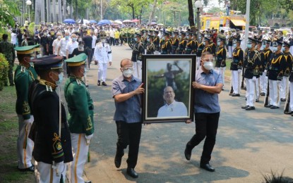 <p><strong>FAREWELL TO A PRESIDENT.</strong> The funeral march of former president Benigno Aquino III, trailing the carriage carrying his urn, enters the Manila Memorial Park in Parañaque City on Saturday (June 26, 2021). The 61-year-old, fondly called Noynoy and PNoy, was laid to rest beside his parents’ tombs. <em>(PNA photo by Benjamin Pulta)</em></p>