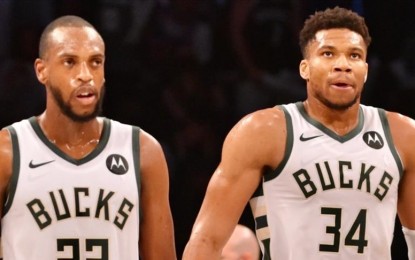 <p>Khris Middleton and Giannis Antetokounmpo<em> (Anadolu photo)</em></p>