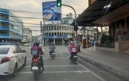 <p><strong>MOTOR LOAN</strong>. A rider is seen operating in Colon, the oldest downtown business district in Cebu City. CitySavings Bank on Tuesday (June 29, 2021) said it offers a special loan program for motorcycle riders, workers, and businessmen. <em>(PNA photo by John Rey Saavedra)</em></p>