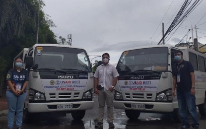 <p><strong>HELP IN COVID-19 RESPONSE.</strong> The USAID, under its ReachHealth Program, turns over two mobile swabbing vehicles to the Zamboanga City Health Office in support of its Covid-19 response efforts. Shown in photo are Dr. Noel Tarrazona, USAID-ReachHealth representative (center); Jerhome Sojuaco, City Health Office sanitation engineer (right); and Aimee Fetros (left), swabber, during the turnover on Monday (June 28, 2021). <em>(Photo courtesy of the Zamboanga City Hall Public Information Office)</em></p>