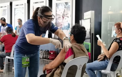 <p><strong>VACCINATION ROLLOUT</strong>. Dumaguete City and Negros Oriental continue their Covid-19 vaccination as cases continue to surge. The national government sent a total of 20,000 doses of Sinovac vaccine on Wednesday (June 30, 2021) to speed up the immunization of the priority sectors. <em>(File photo by Judy Flores Partlow)</em></p>