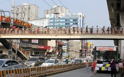 <p><strong>SEPARATOR.</strong> A public utility bus waits for passengers in one of the stations of the Edsa busway in this undated photo. The Metropolitan Manila Development Authority is thinking of other alternatives in lieu of the concrete barriers to avoid road crashes.<em> (PNA file photo)</em></p>