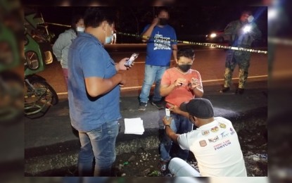 <p><strong>BIG-TIME DRUG SUSPECT</strong>. Authorities arrest Jalil C. Mamarangcas (center) in a buy-bust operation in Barangay Taligaman, Butuan City on Wednesday (June 30, 2021) night. Mamarangcas, classified as a high-value individual engaged in the sale and use of shabu in the Caraga region, yielded 45 grams of suspected shabu with an estimated street value of more than PHP500,000. <em>(Photo courtesy of PRO-13 Information Office)</em></p>