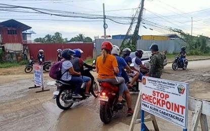 <p><strong>BORDER CONTROL.</strong> Motorcycle riders pass through a checkpoint manned by members of the Zamboanga City Police Station 7 on Thursday (July 1, 2021). As of Friday, there have been 285 violations of general community quarantine guidelines and health protocols such as non-wearing of mask. <em>(Photo courtesy of Zamboanga City Facebook)</em></p>