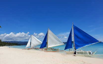 <p><strong>PH PRIDE.</strong> The iconic paraws on the shoreline of Boracay Island's long stretch of white sand beach. Boracay is retaining its reverse transcription-polymerase chain reaction (RT-PCR) requirement for tourists even those fully inoculated over concerns about easy-to-tamper vaccination cards. <em>(Photo by Joyce Ann L. Rocamora)</em></p>