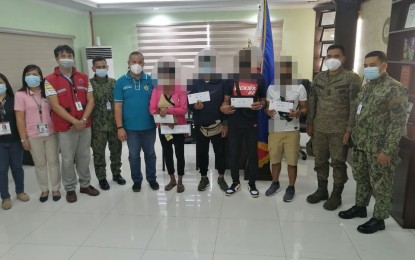<p><strong>LIVELIHOOD GRANT</strong>. Four former rebels on Wednesday (July 7, 2021) receive financial assistance as part of the government’s efforts to help them start a new life. Each of them received PHP20,000 as livelihood settlement grant during an awarding ceremony held in Bongabon, Nueva Ecija.<em> (Photo courtesy of 91IB, Philippine Army)</em></p>