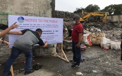 <p><strong>TRANSFER STATION CLOSED.</strong> The Department of Environment and Natural Resources (DENR) in Region 7 installs a notice shutting down a garbage transfer station in Barangay Inayawan, Cebu City on Wednesday (July 7, 2021). The DENR-7 also slapped the transfer station operator, Docast Construction, for violation of the environmental compliance certificate in storing wastes for more than 24 hours which made the area an open dumpsite.<em> (Photo courtesy of EMB-7)</em></p>