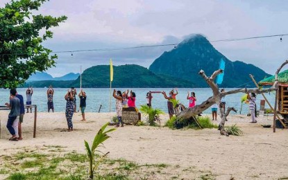 <p><strong>ZUMBA BY THE BEACH</strong>. Persons infected with CovId-19 who are on quarantined in a beach resort turned off-site Isolation Facility (IF) in Malangabang Island, Concepcion do their morning Zumba routine by the beach. Concepcion Mayor Raul Banias on Thursday (July 8, 2021) said that they are considering replicating it in their isolation facility in the mainland. <em>(Photo courtesy of Gary Balsamo/ Raul Banias FB page)</em></p>