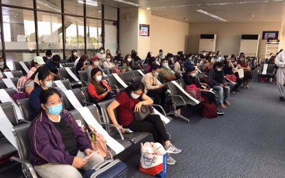 <p><strong>HEALTH PROTOCOLS.</strong> Repatriated overseas Filipino workers wait for arrival protocols at the Ninoy Aquino International Airport in this undated photo. Health officials said quarantine and border controls should be tightened to avoid the coronavirus Delta variant from infiltrating the country.<em> (Photo courtesy of OFW Help Facebook)</em></p>