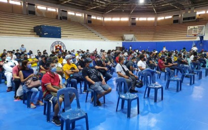 <p><strong>FULL DOSE.</strong> A total of 1,506 seafarers received their second shots of the Pfizer Covid-19 vaccine at the San Andres Sports Complex in Manila on Thursday (July 8, 2021). Most said their faith and the vaccine will help them face their fears while at work. <em>(PNA photo by Marita Moaje)</em></p>