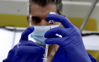 <p><strong>JAB PREPARATION.</strong> A healthcare worker prepares a dose of Covid-19 vaccine at California Polytechnic State University in Pomona, Los Angeles County in this February 2021 photo. About 47.8 percent of the United States population is fully vaccinated against Covid-19. <em>(Xinhua)</em></p>